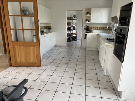 Maison 8 pièces non meublée de 160m² à Rebais - 1780€ C.C. - Photo 2