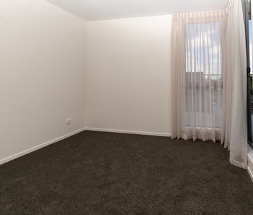 Fabulous and Sunny Apartment including carpark - Photo 5