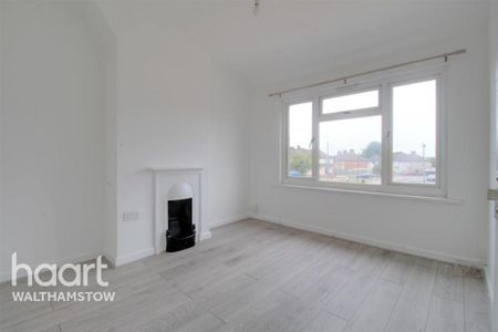 4 bedroom semi-detached house to rent - Photo 3