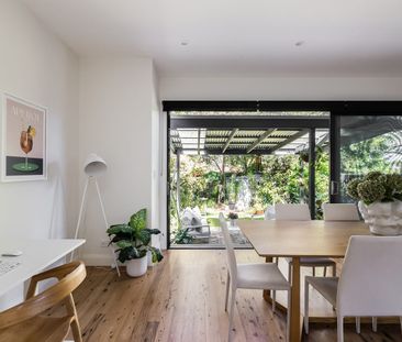 Architecturally enhanced family home with garden retreat - Photo 3