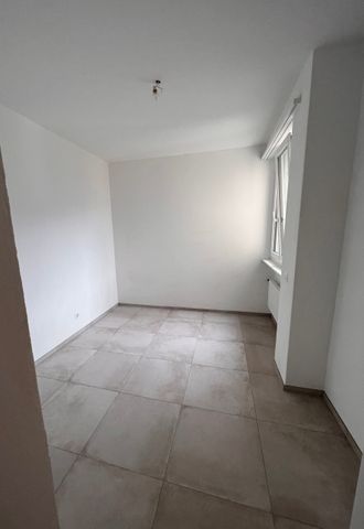 AFFITTASI LUMINOSO APPARTAMENTO RINNOVATO DI 4.5 LOCALI - Foto 5