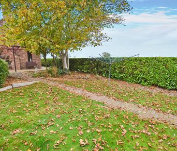 2 bedroom cottage to rent - Photo 1