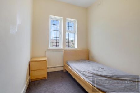 4 bedroom semi-detached house to rent - Photo 3