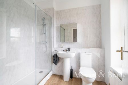 1 bedroom in a house share to rent - Photo 2