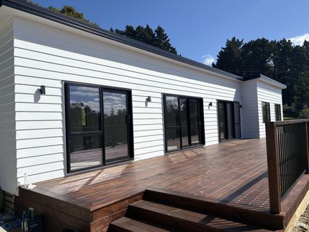 Brand new Living - Photo 2