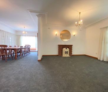 4 BEDROOM HOME IN KINGSGROVE! - Photo 4