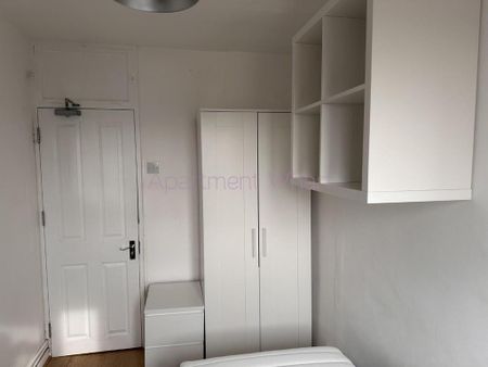 1 bedroom in a flat share to rent - Photo 3