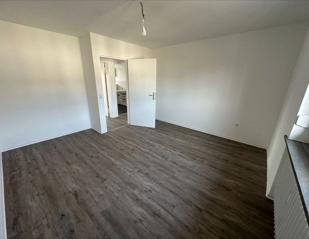 2. OG / 3 Zimmer ab sofort (frisch saniert) - Foto 1