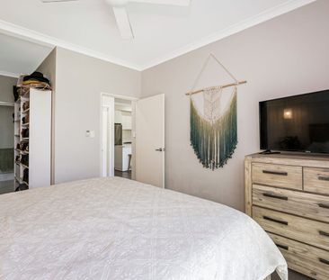 Walk to beach and relax and unwind after a busy day - Photo 6