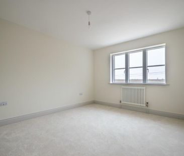 4 bedroom detached house to rent - Photo 3