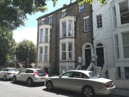 4 bedroom maisonette to rent - Photo 3