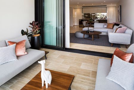 Beautiful 3-Bedroom Apartment with Water Views - Photo 3