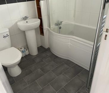 2 bedroom terraced house to rent - Photo 2
