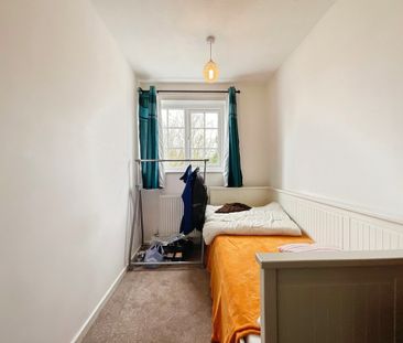 2 bedroom Semi-Detached House to let - Photo 6