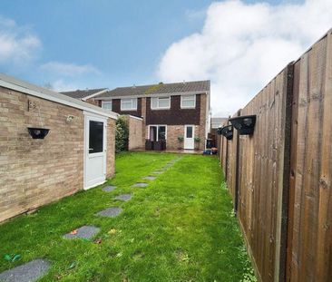 3 bedroom semi-detached house to rent - Photo 2