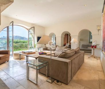 Jolie bastide en pierres avec vue panoramique sur le village - Photo 1