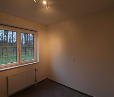 Gelijkvloers 3-slaapkamer-appartement met ruime tuin, terras en ond... - Photo 5