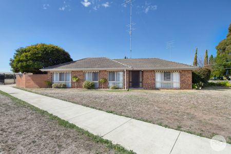 FOUR BEDROOM FAMILY HOME IN WENDOUREE - Photo 3