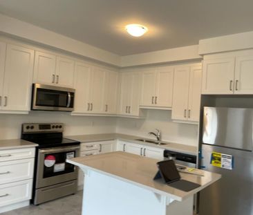 For Lease - 77 Keppel Circle, Brampton, Ontario - Photo 2