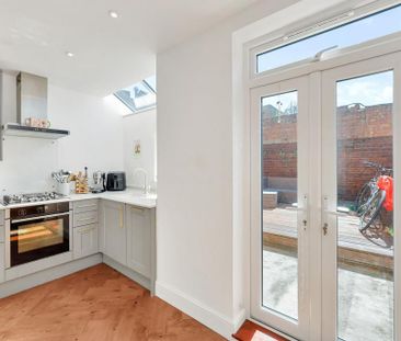 2 bedroom flat to rent - Photo 3