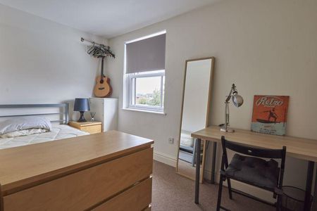 4 bedroom terraced house to rent - Photo 3