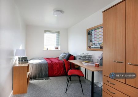 4 bedroom flat to rent - Photo 5