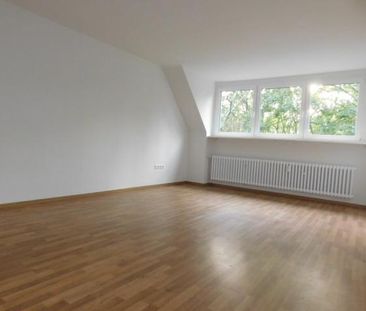 Schicke 3-Zimmerwohnung mit Laminat und modernisiertem Badezimmer... - Photo 1