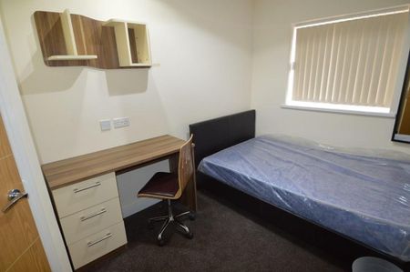 8 bedroom terraced house to rent - Photo 4