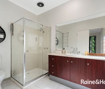 Stunning 4-bedroom house in the heart of Berwick! - Photo 2