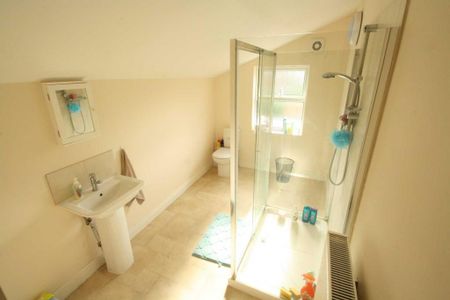 1 bedroom in a house share to rent - Photo 4