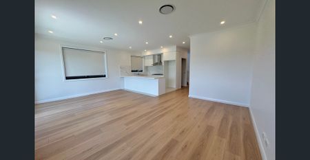 Brand New 5-Bedroom Family Home – Bright, Spacious & Modern Living! - Photo 4