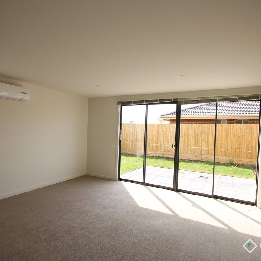 SPACIOUS TOWNHOUSE - Photo 1