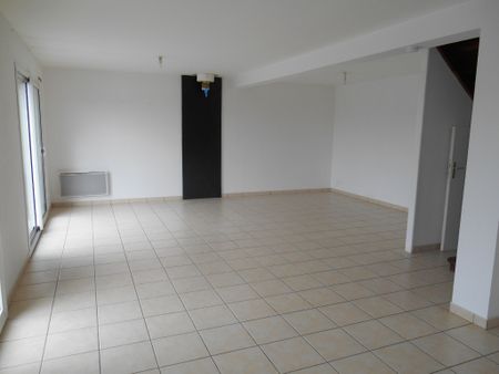 Location maison à Guiclan, 3 pièces 109.18m² - Photo 3