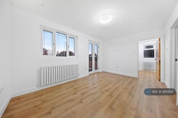 5 bedroom detached house to rent - Photo 1