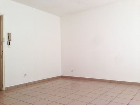 Location Appartement 1 pièce 27m² STE CLOTILDE 97490 - Photo 2
