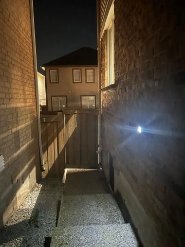 Detached Home For Lease | W9229201 - Photo 2