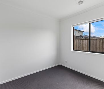 Stylish Family Living in a Peaceful, Nature-Filled Setting - Photo 2