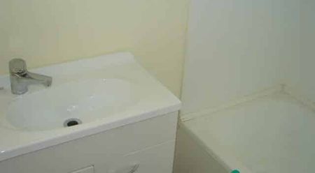 Warm Sunny Family Home - Photo 5