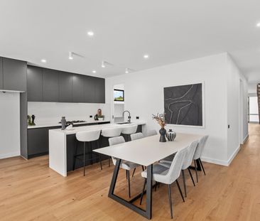 2 Dumas Avenue, Avondale Heights VIC 3034 - Photo 5