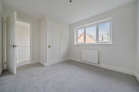 Postern Green, Enfield - Photo 2