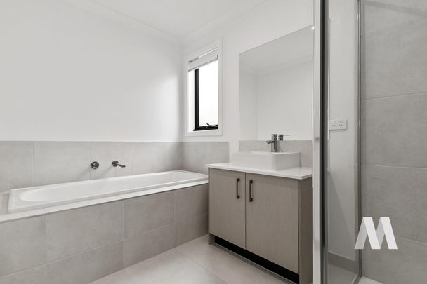 15 Noble Mews, Clyde North VIC 3978 - House For Rent | Domain - Photo 1