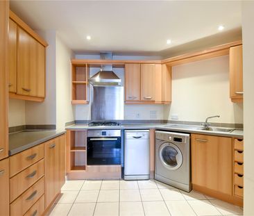 2 bedroom Flat in Aveley House, Reading - Photo 4