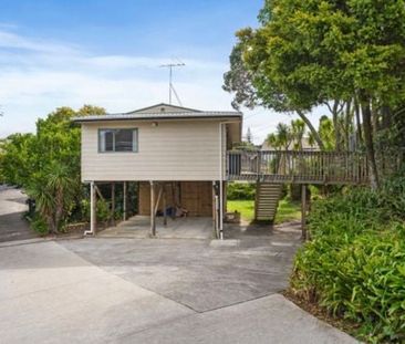 Rangitoto College - just a stone’s throw away!!! - Photo 1