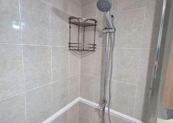 LONG TERM RENTAL IN LA CARIHUELA 3 BEDROOMS, AND PRIVATE PARKNG – tor501ts