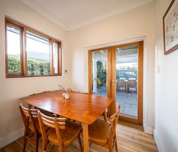 Charming Fully Furnished Cottage with Garden Courtyard - Photo 2