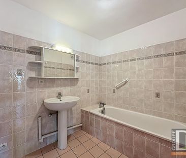 Location Appartement 3 pièces 57m² CHABEUIL 26120 - Photo 5