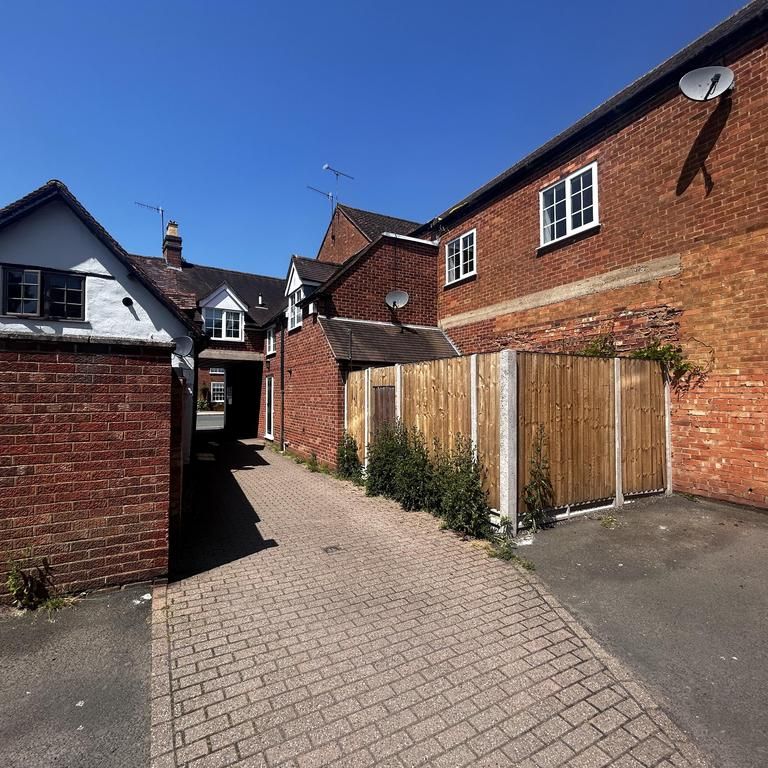 2 bedroom townhouse to rent - Photo 1