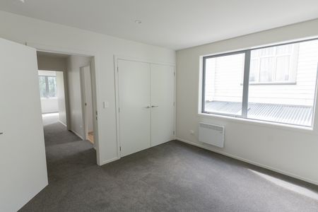 Brand-New Studio Complex - Only meters from the University! - Photo 3