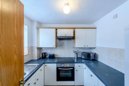 2 Bed Flat, Cotton Avenue, W3 - Photo 2
