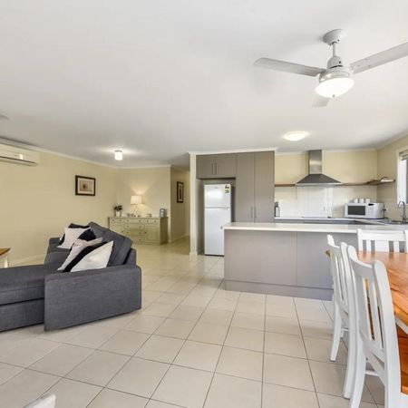 Fully Furnished Modern Home - Photo 4